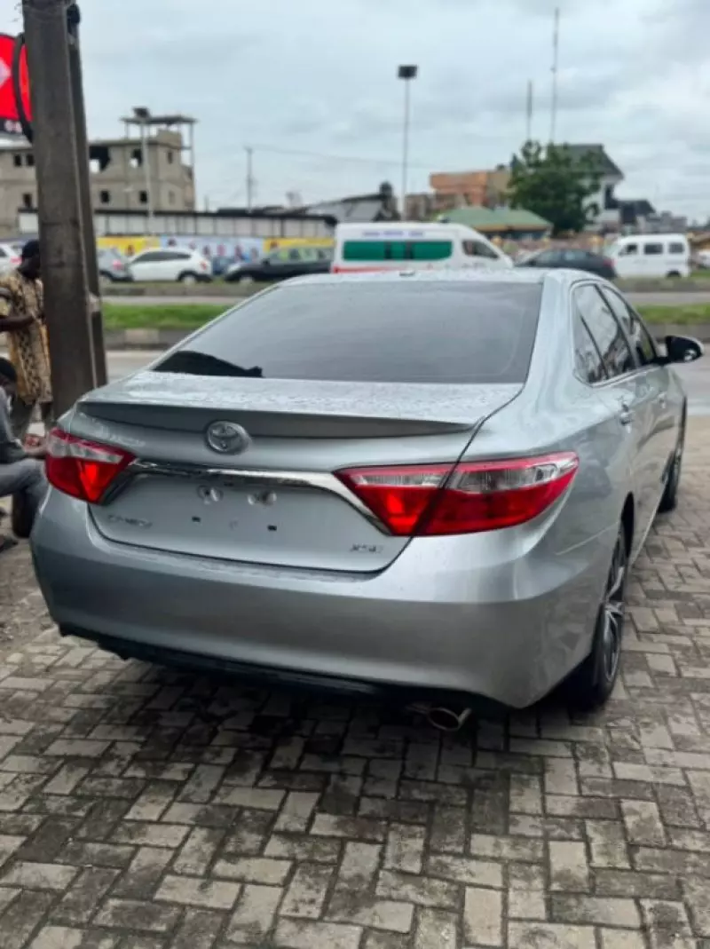 TOYOTA Camry - 2016