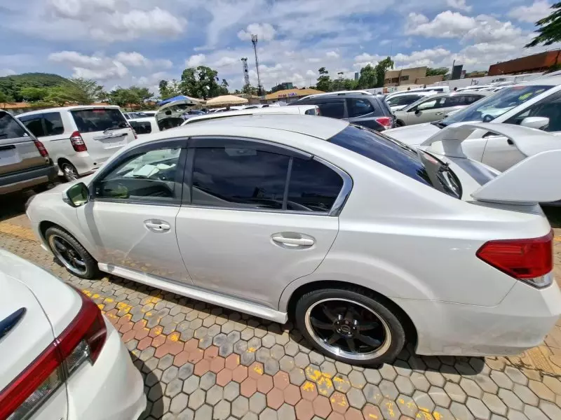 Subaru Legacy   - 2012