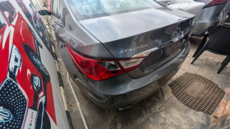 Hyundai Sonata   - 2012