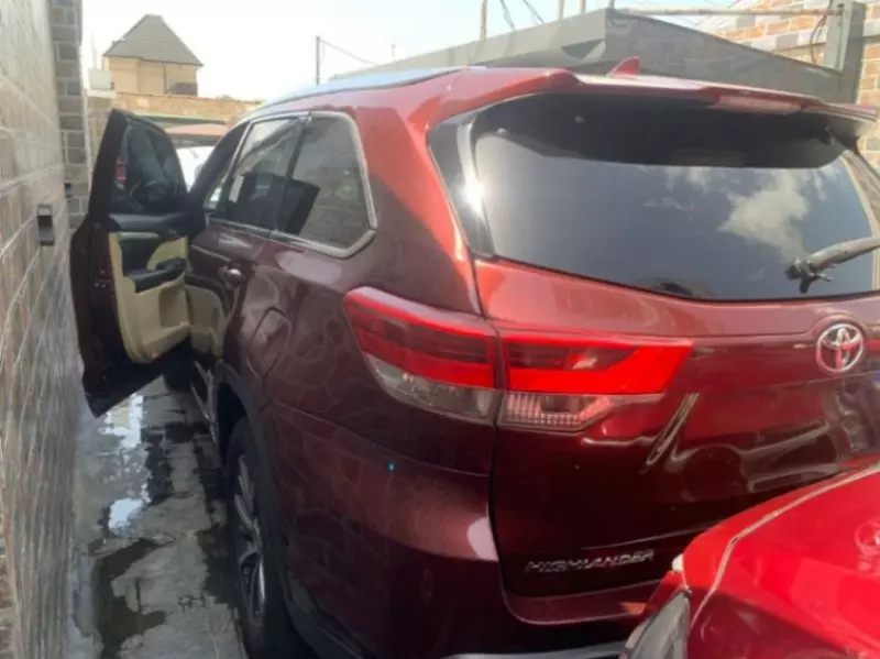 Toyota Highlander   - 2019