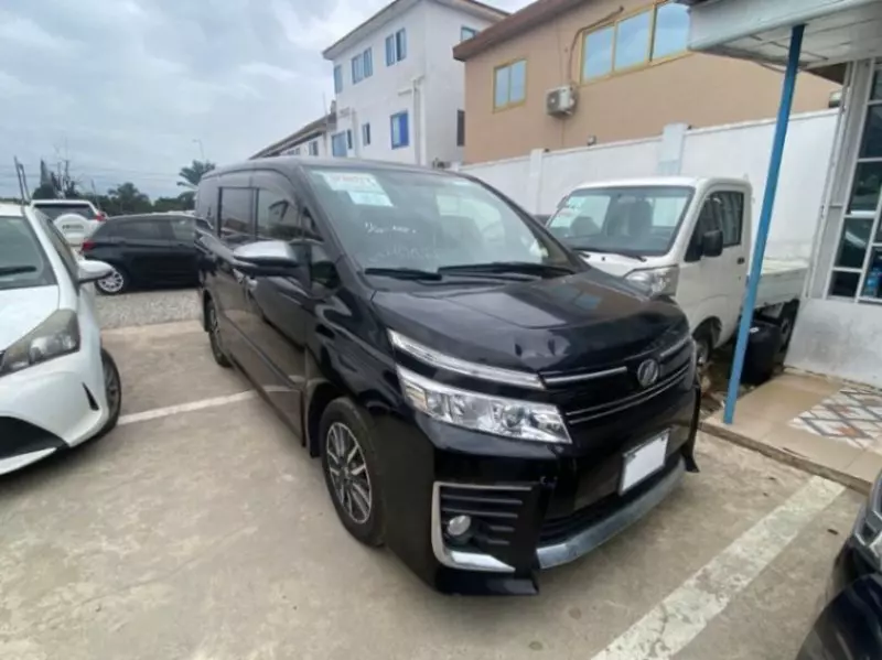 TOYOTA Voxy    - 2016