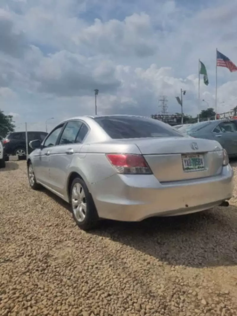 Honda Accord   - 2009