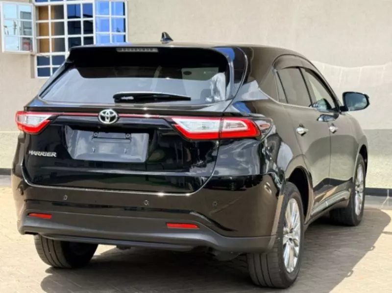 Toyota Harrier   - 2018