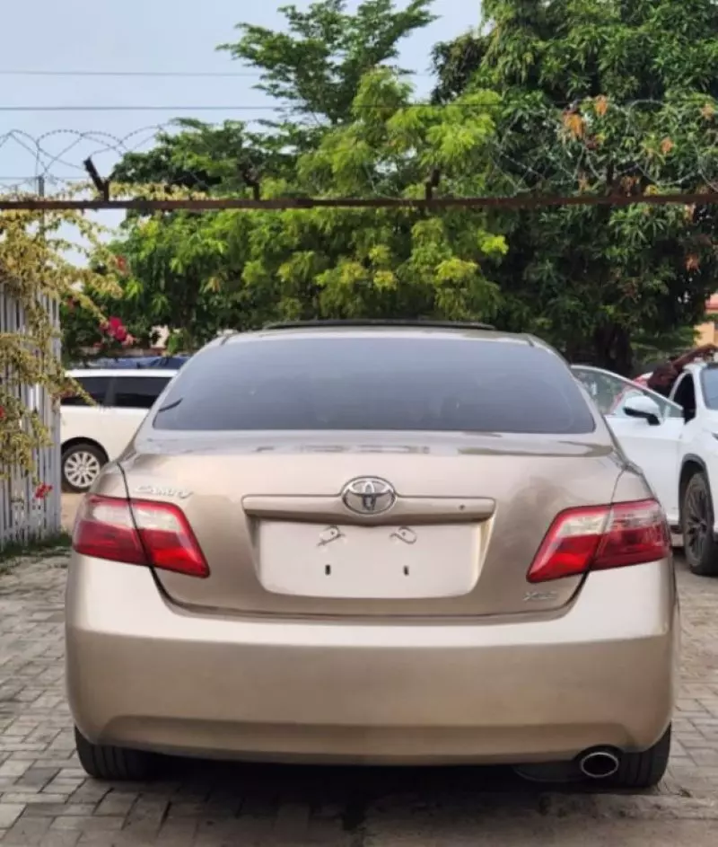 Toyota Camry   - 2009