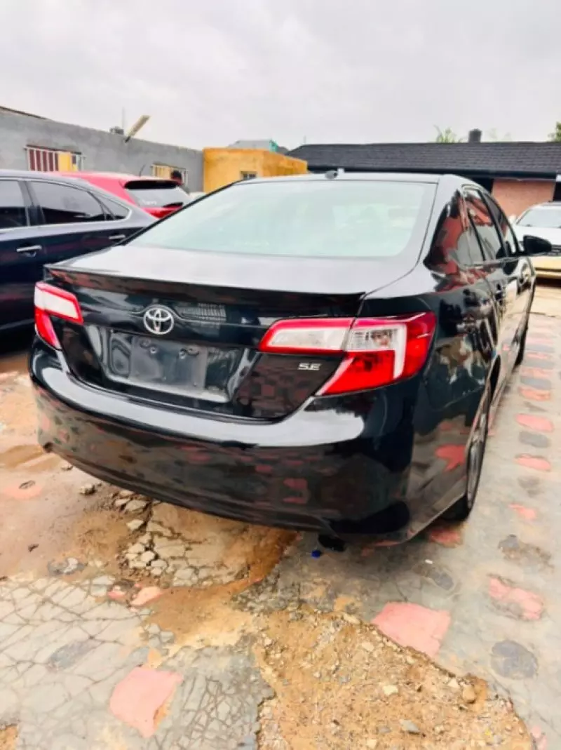 TOYOTA Camry - 2012