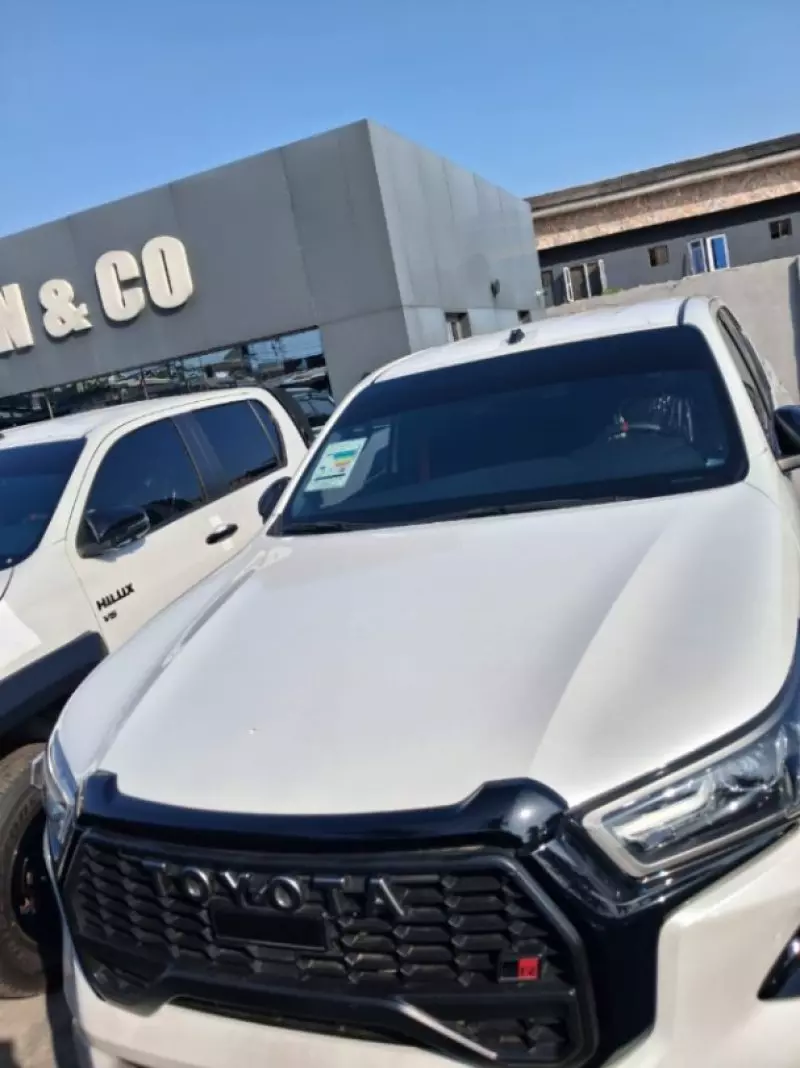 TOYOTA Hilux   - 2025