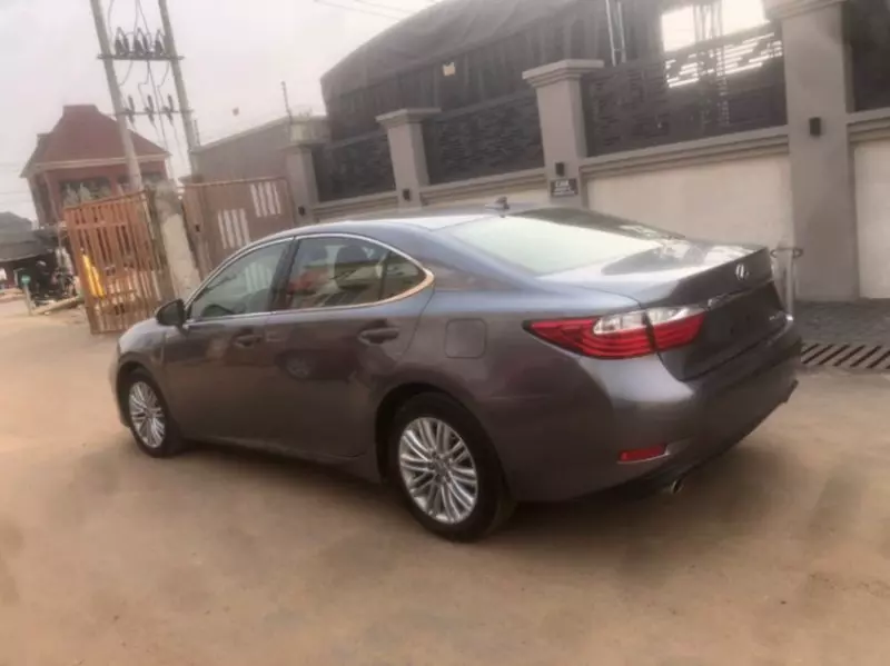 Lexus ES   - 2013