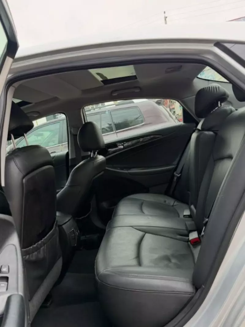Hyundai Sonata - 2012