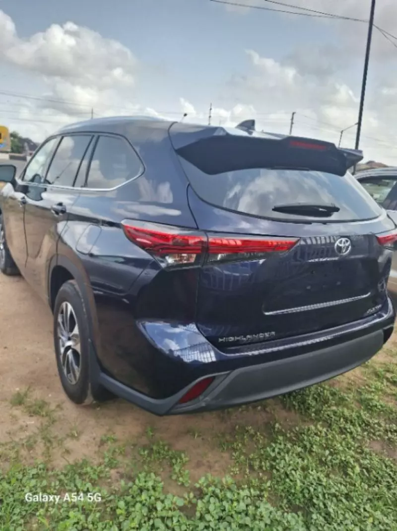 Toyota Highlander   - 2021