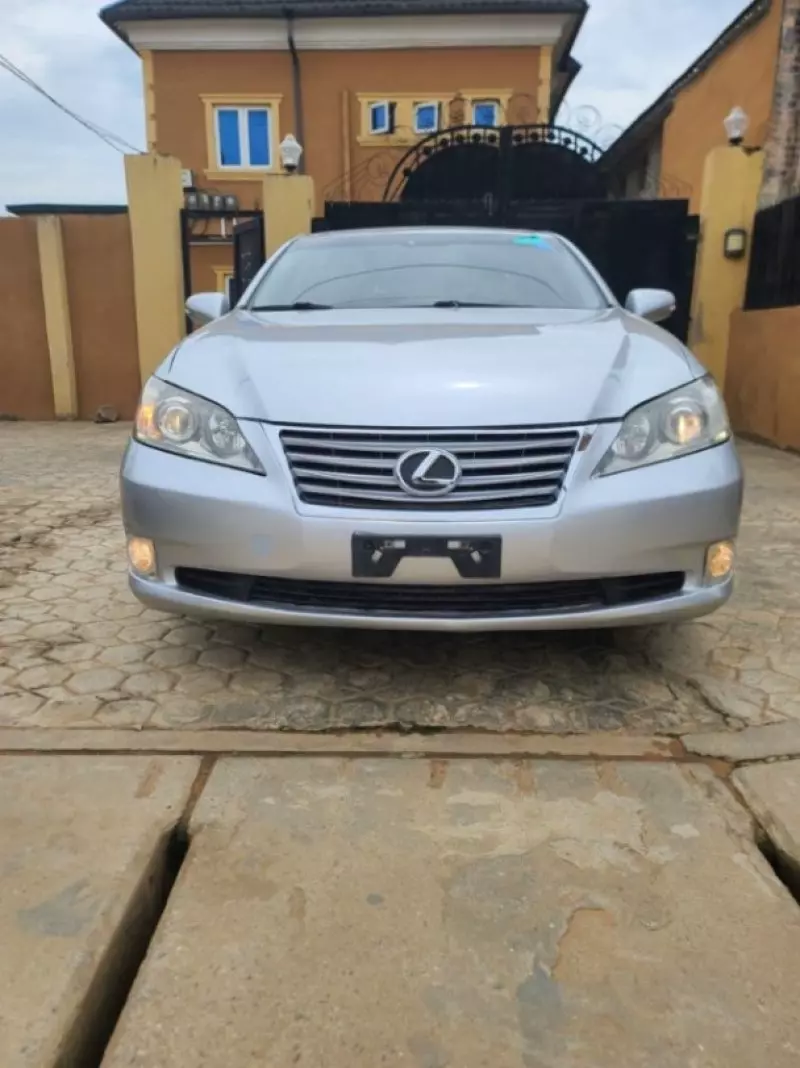 Lexus ES 350   - 2011