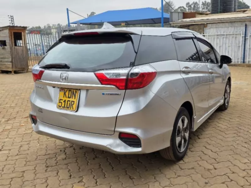 Honda Fit shuttle    - 2016