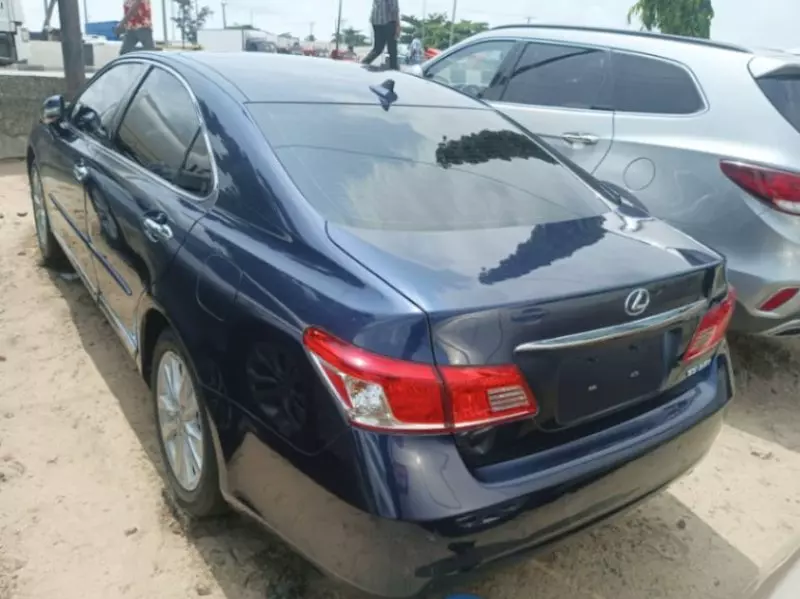 Lexus ES 350   - 2011