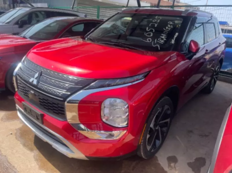 Mitsubishi Outlander   - 2022