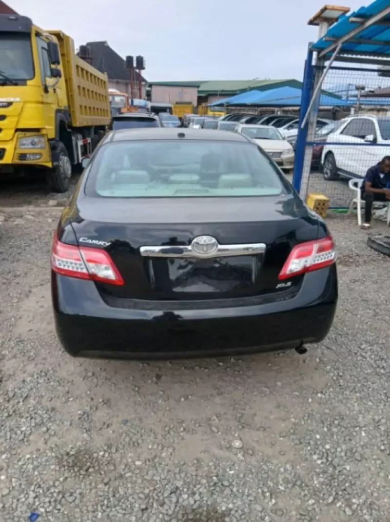 TOYOTA Camry   - 2010
