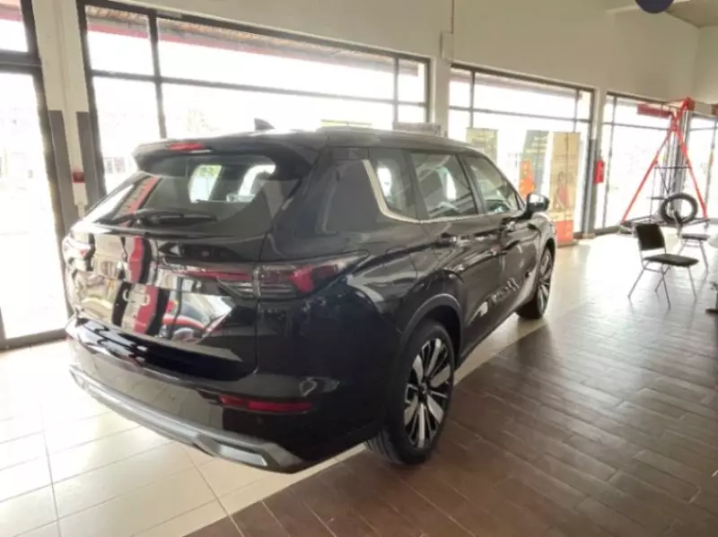 Mitsubishi Outlander   - 2025