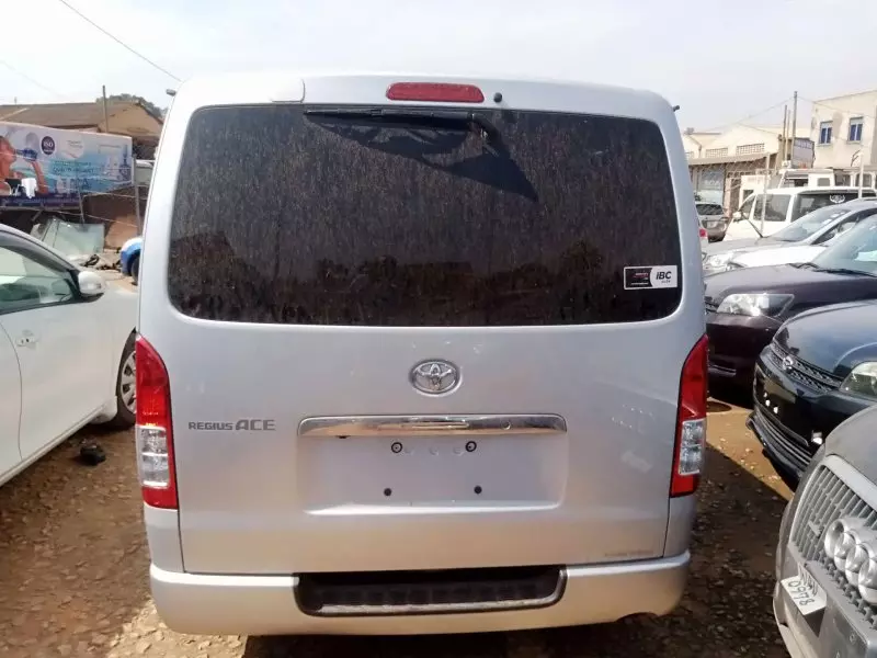 Toyota Hiace   - 2013