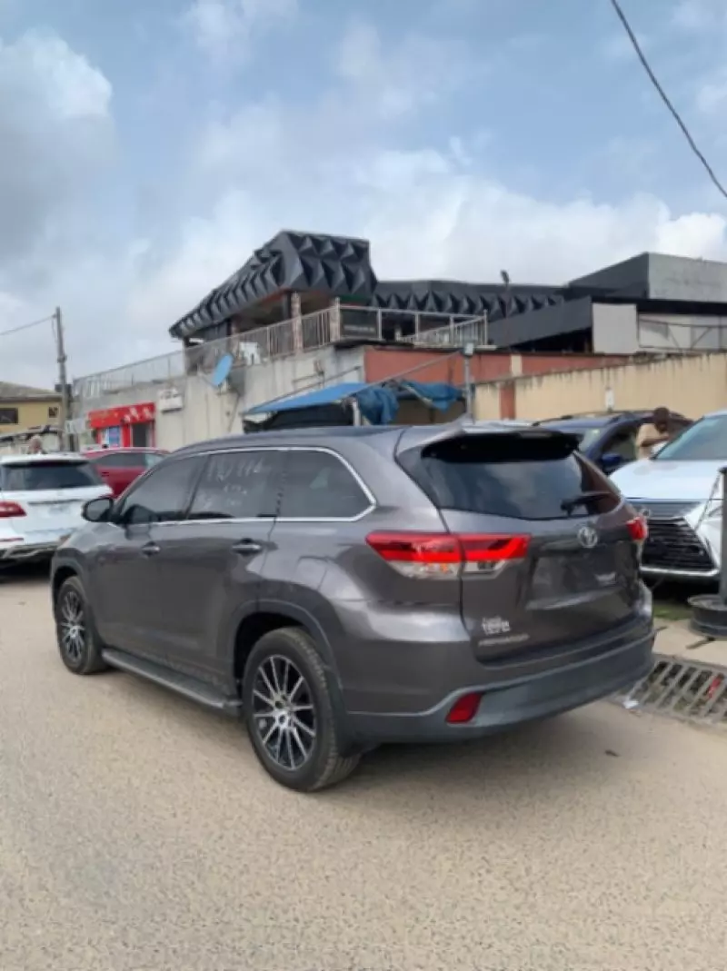 Toyota Highlander   - 2017