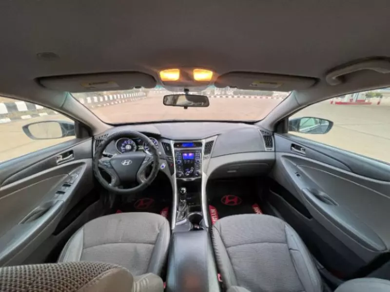 Hyundai Sonata   - 2011