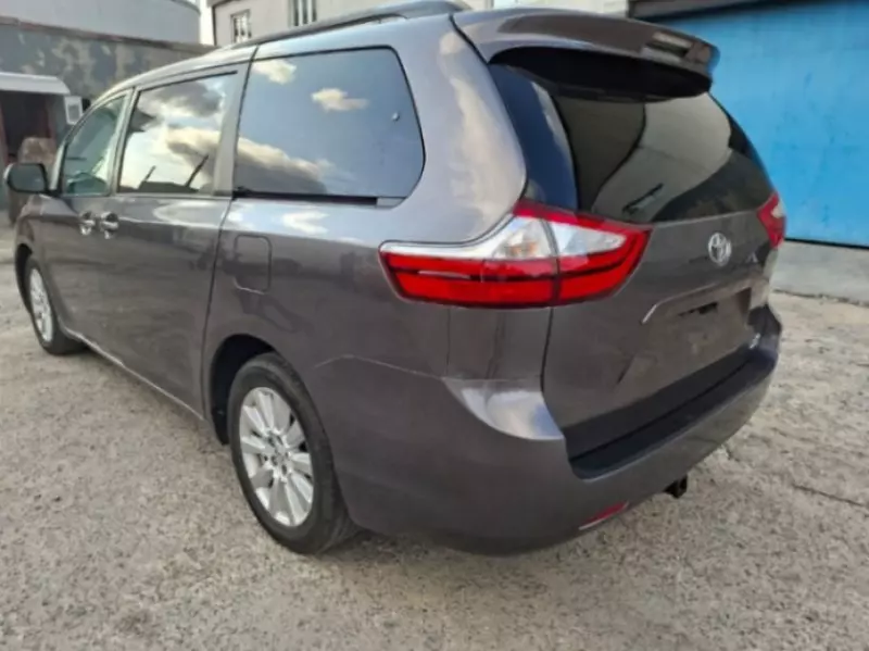 TOYOTA Sienna   - 2017