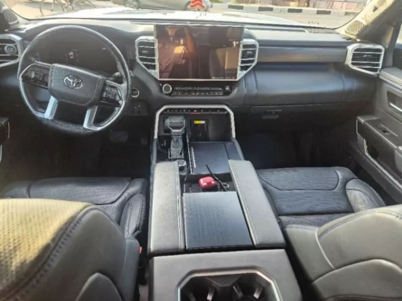 TOYOTA Tundra   - 2023