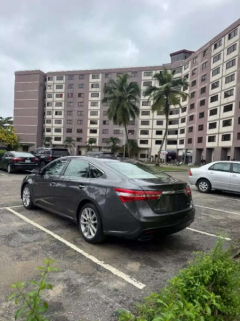 Toyota Avalon   - 2013