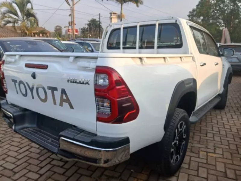 Toyota Hilux   - 2018