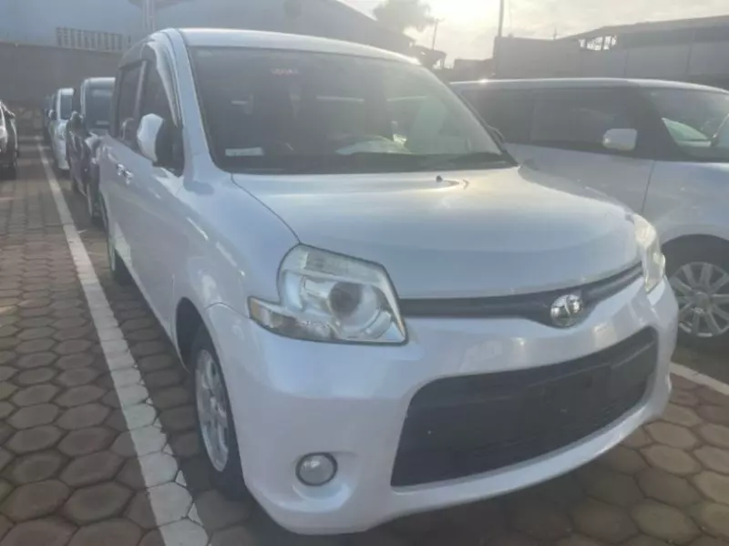 Toyota Sienta   - 2013