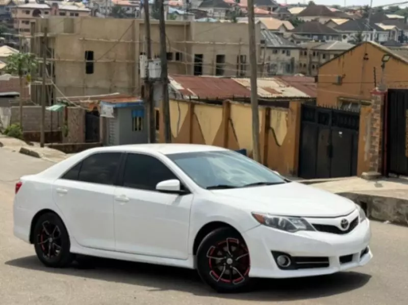 Toyota Camry   - 2013