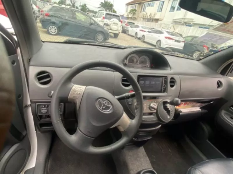 TOYOTA Sienta   - 2014