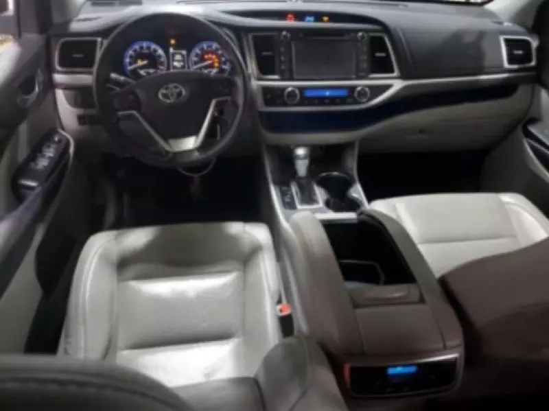 Toyota Highlander   - 2017