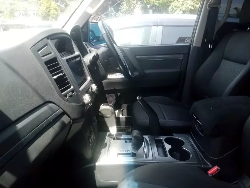 Mitsubishi Pajero   - 2012