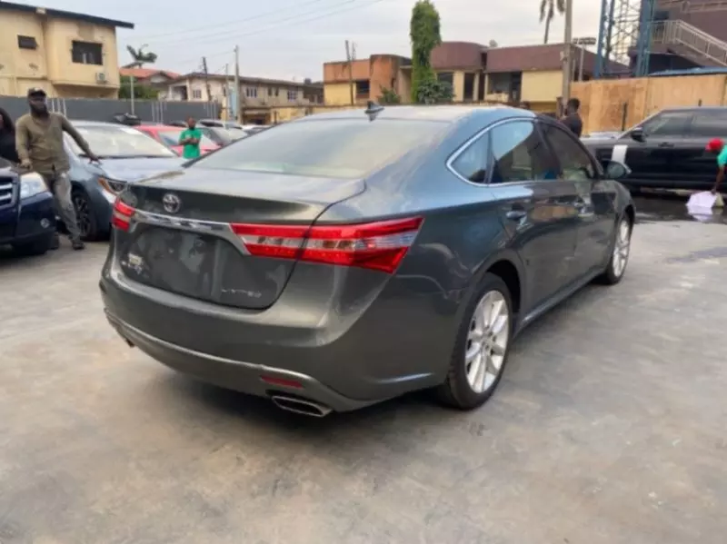 Toyota Avalon   - 2013