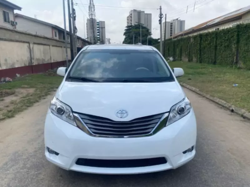 Toyota Sienna   - 2013