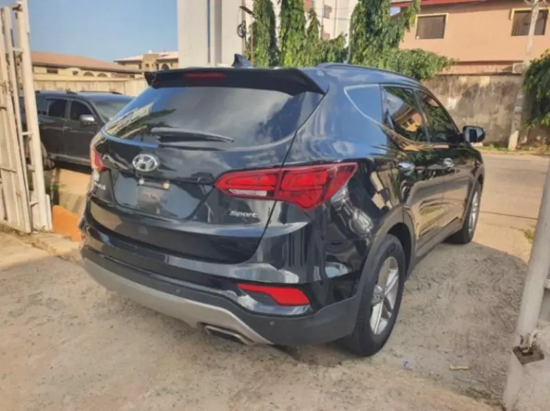 Hyundai Santa Fe   - 2017