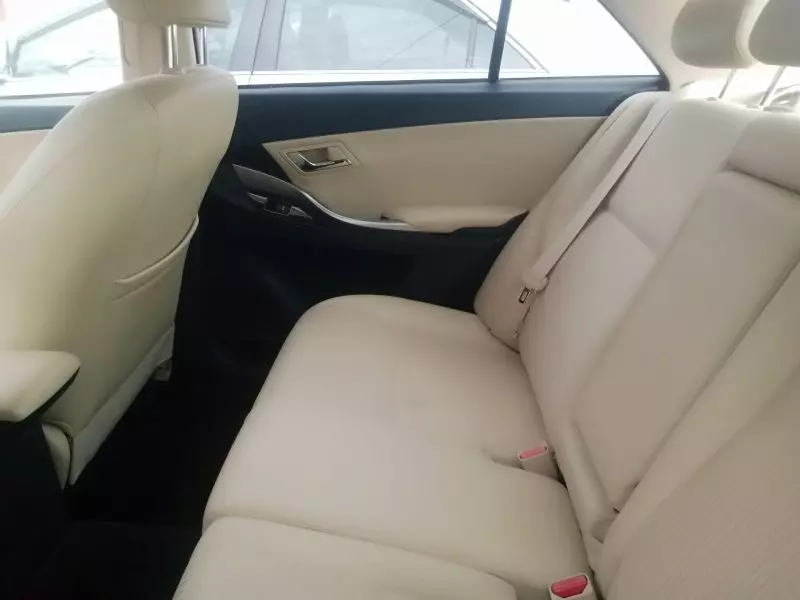 Toyota Premio    - 2016