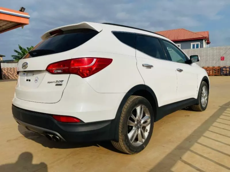 Hyundai Santa Fe   - 2013