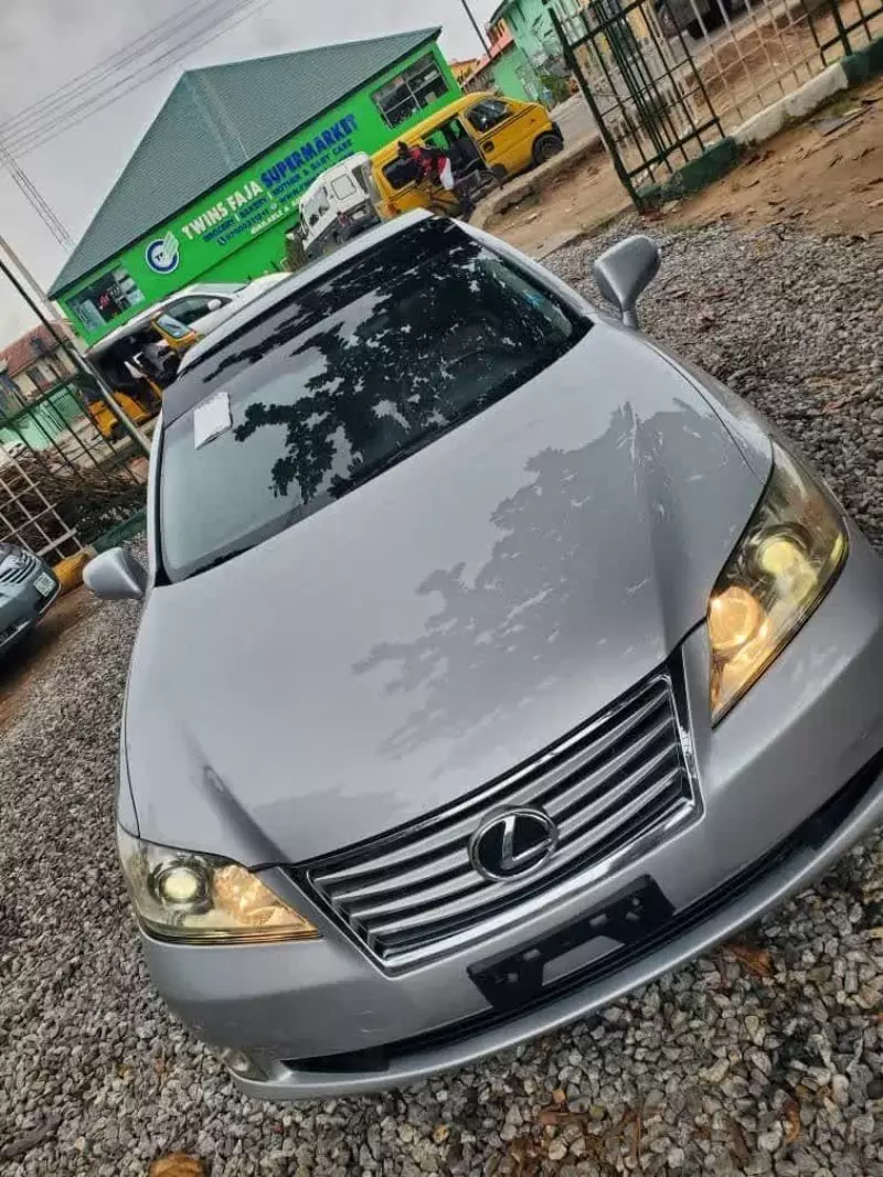 Lexus ES 350   - 2011