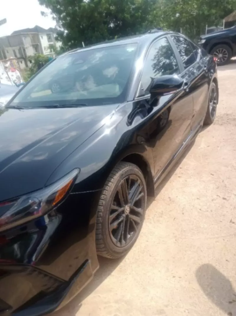 TOYOTA Camry   - 2025