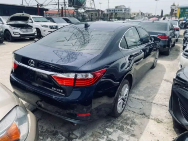 Lexus ES   - 2015