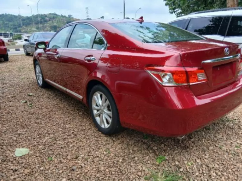Lexus ES 350   - 2011