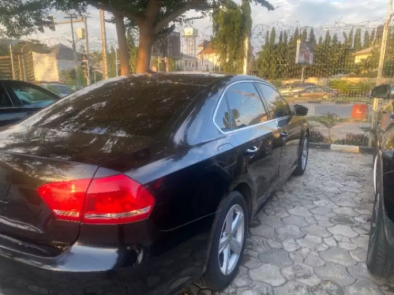 Volkswagen Passat   - 2013