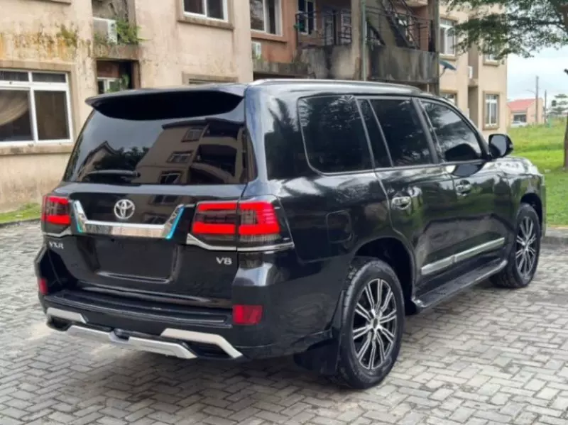 Toyota Land Cruiser   - 2017
