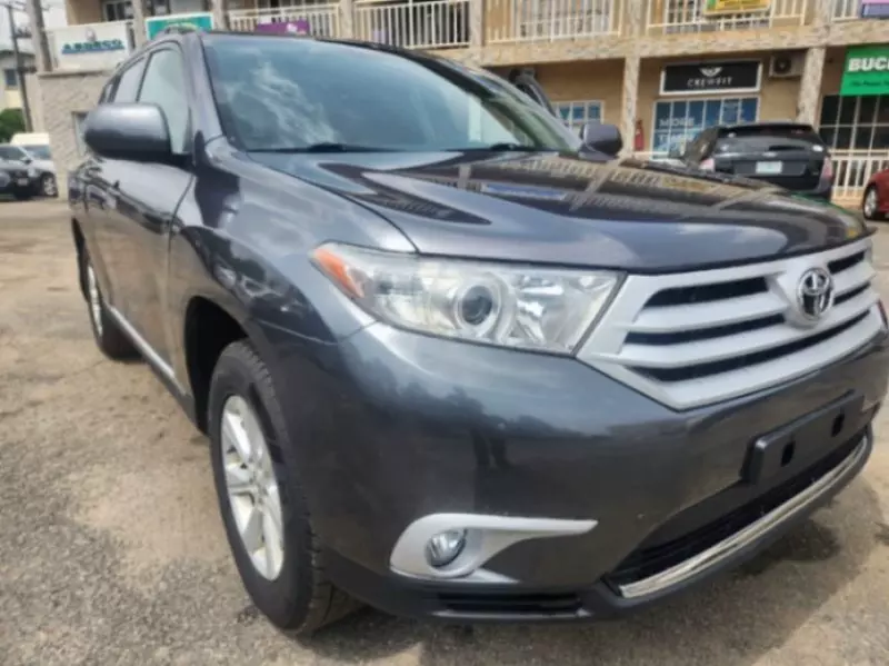 Toyota Highlander   - 2013