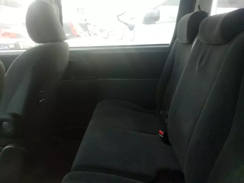 Toyota Noah   - 2012