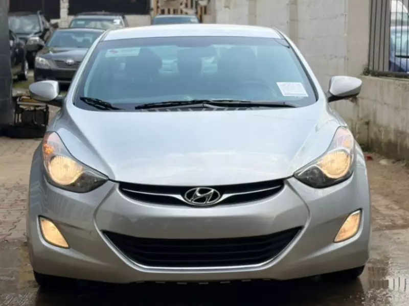 Hyundai Elantra   - 2013