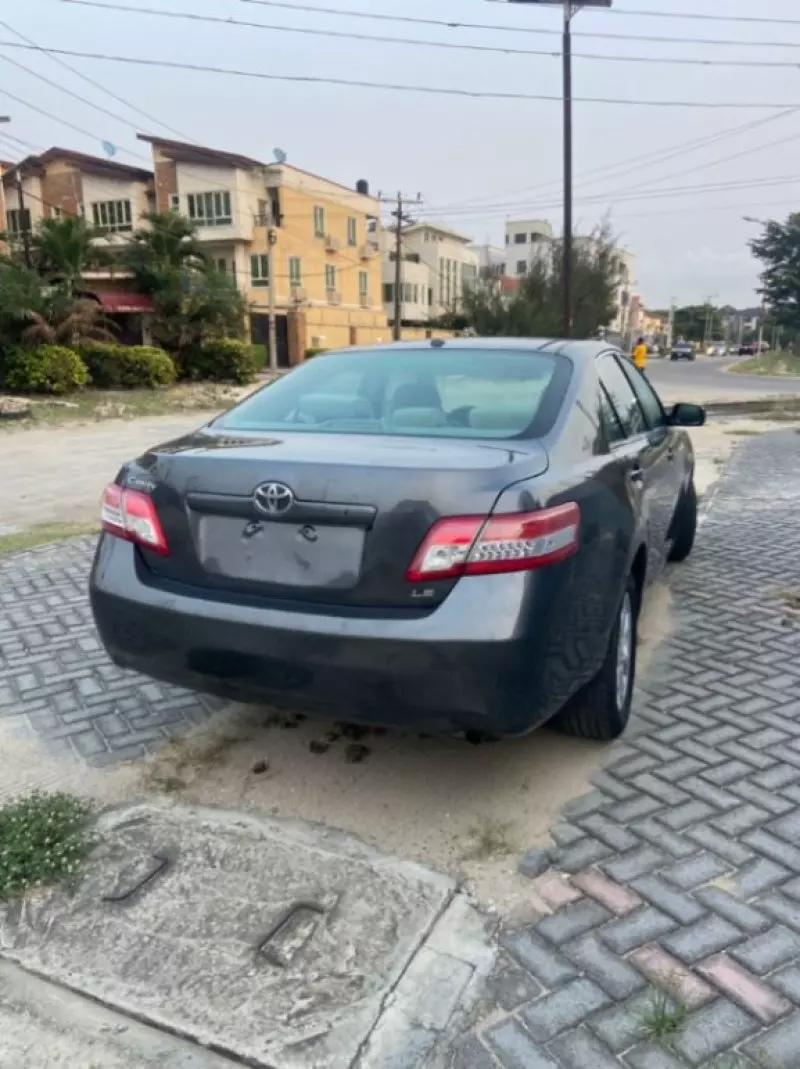 Toyota Camry   - 2011