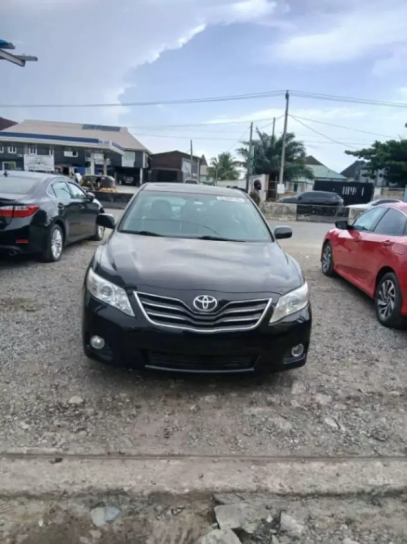 TOYOTA Camry   - 2010