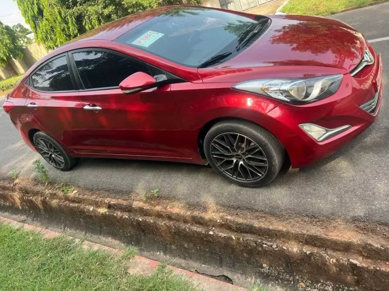 Hyundai Elantra   - 2013
