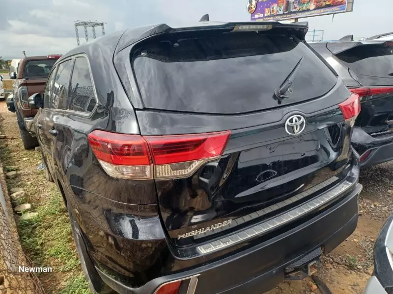 Toyota Highlander   - 2017
