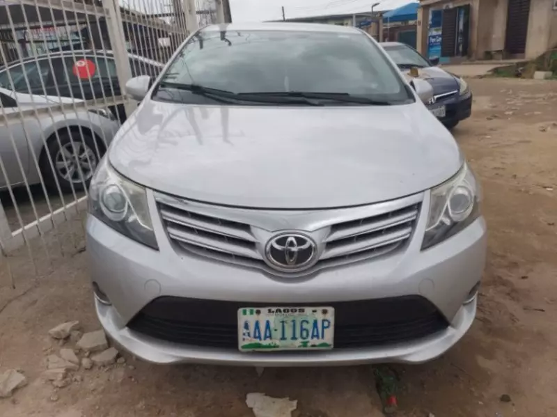 TOYOTA Avensis   - 2010